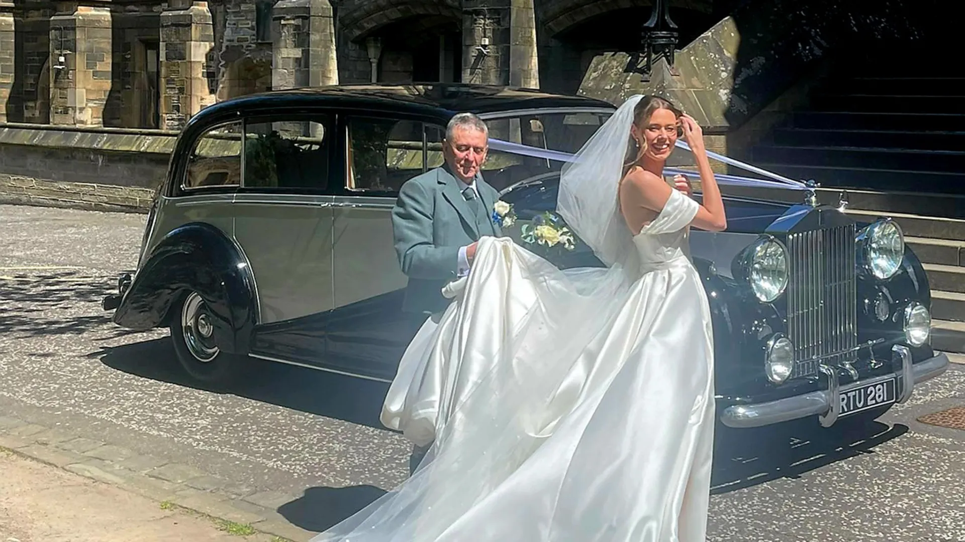 Bride with her father in front of Classic Rolls-Royce in front of Glasgow university.